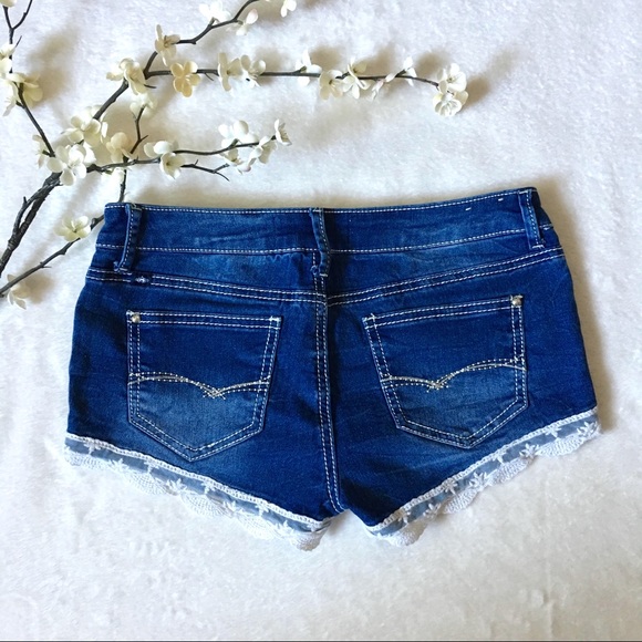Lace jean shorts size 4/5. - Picture 3 of 5